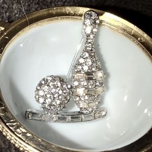⚡4 for 20⚡Bowling ball & pin rhinestone vintage silver tone brooch. ESTATE SALE